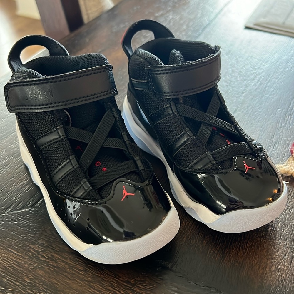 Kids Jordan Two 3 (two3) shoes. Excellent used condition. US size 8C